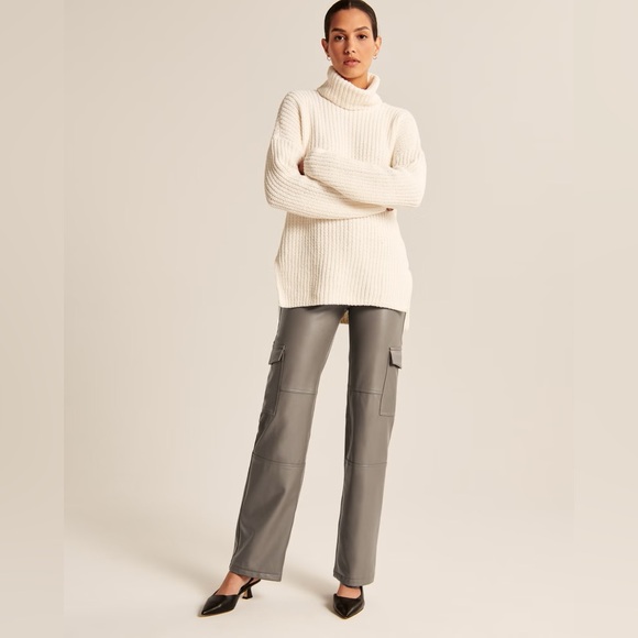 Abercrombie & Fitch Pants - Abercrombie & Fitch Vegan Leather Cargo 90s Relaxed Pants